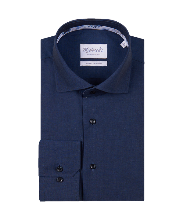 Donkerblauw overhemd met bloemen in de kraag