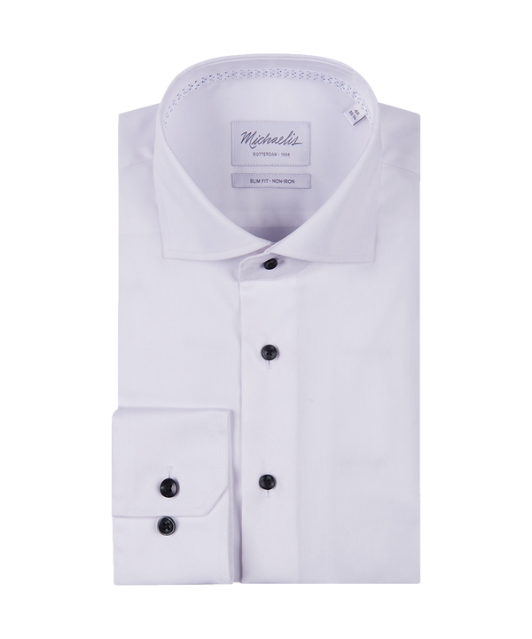 Wit overhemd met stippeltjes in kraag