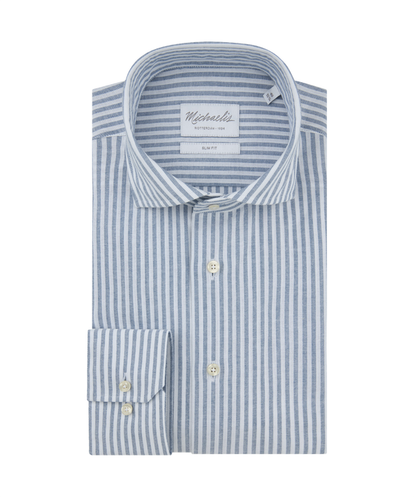Blauw-wit gestreept overhemd met lichte knopen