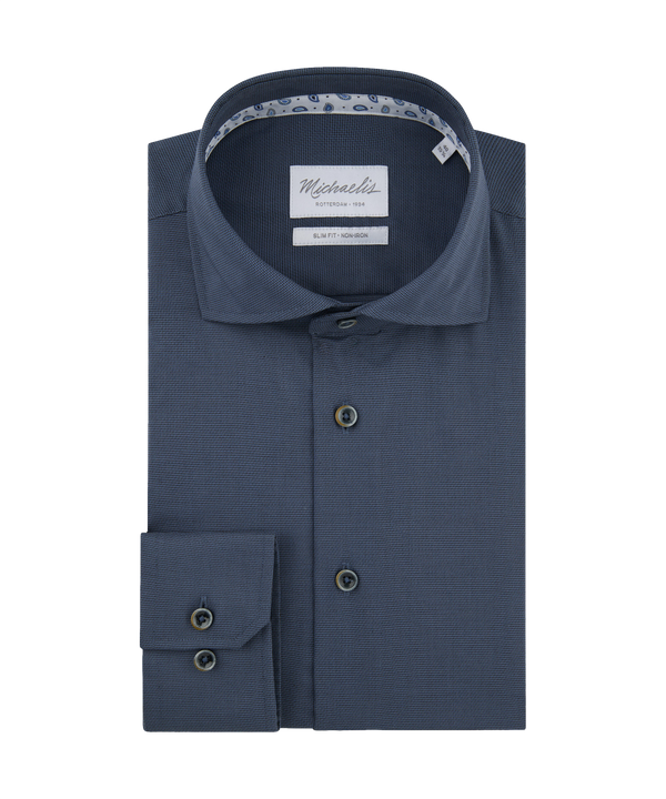 Donkerblauw overhemd met lichte band in kraag