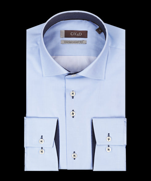 Lichtblauw overhemd met donkerblauwe binnenkant