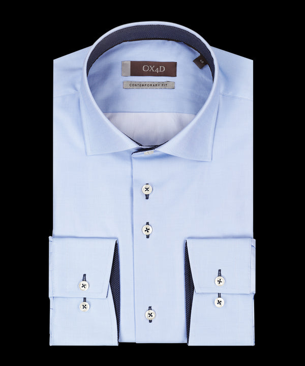 Lichtblauw overhemd met donkerblauwe binnenkant